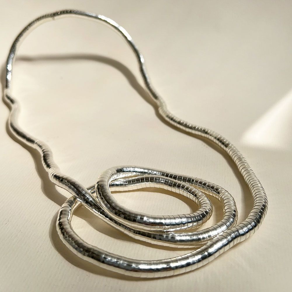 گردنبند ماری منعطف نقره‌ای 