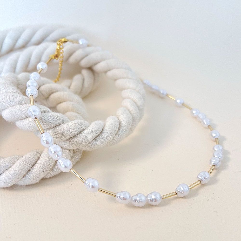 گردنبند مروارید با خط طلایی