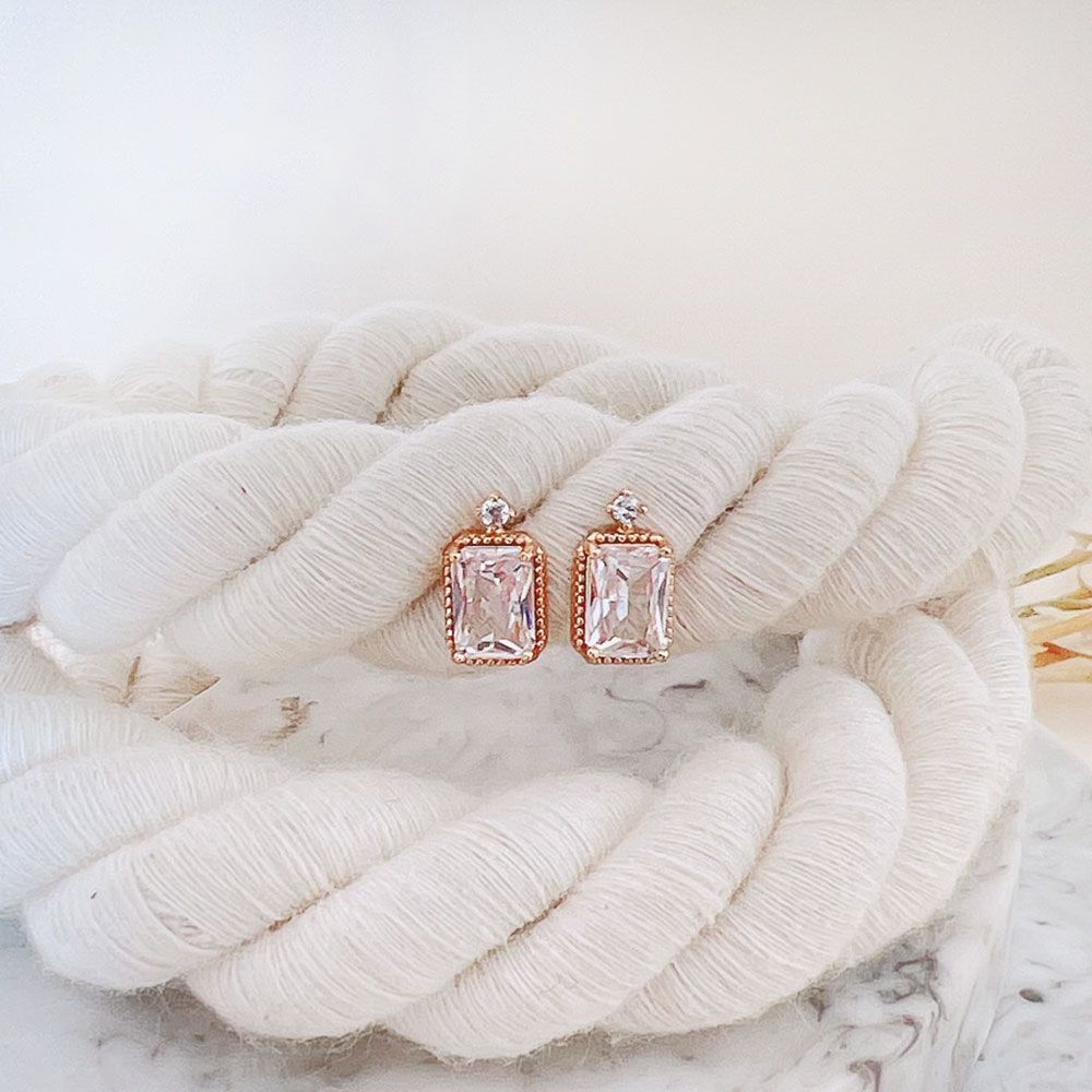 گوشواره ژوپینگ میخی سنگی طلایی