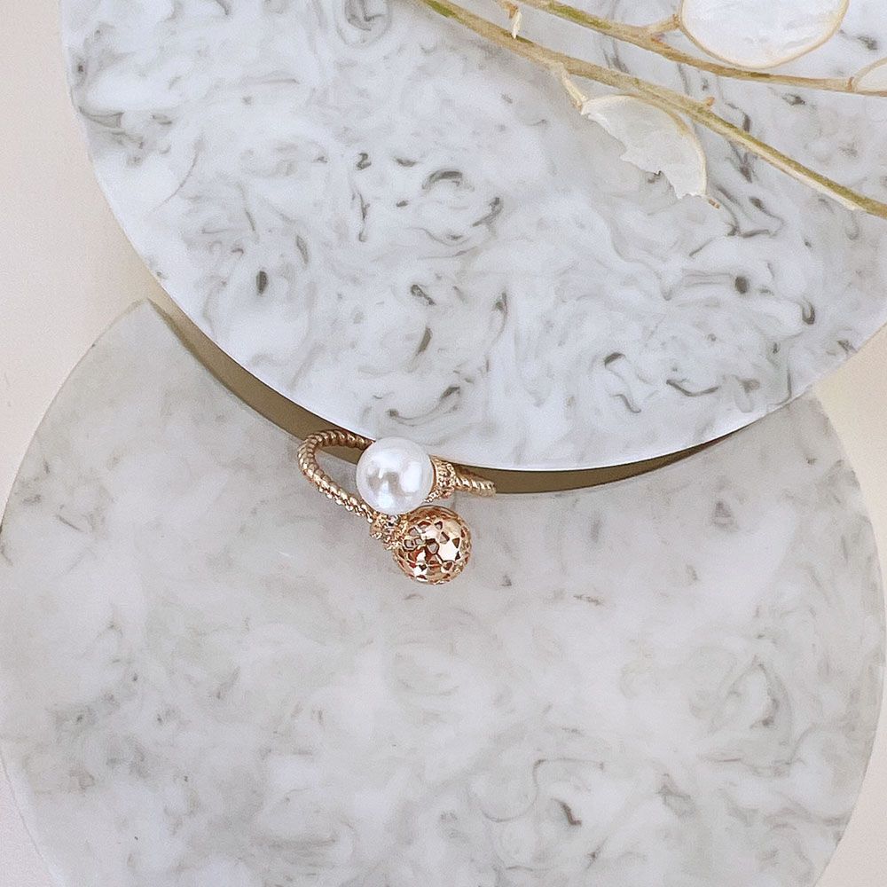 انگشتر گوی و مروارید حکاکی طلایی