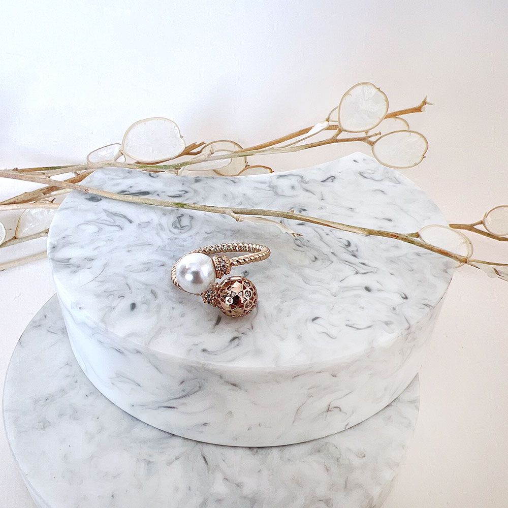 انگشتر گوی و مروارید حکاکی طلایی