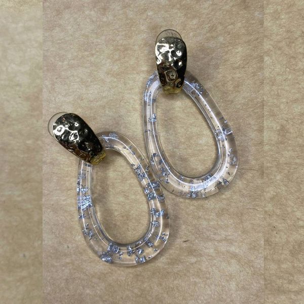 گوشواره شیشه ای طلایی 