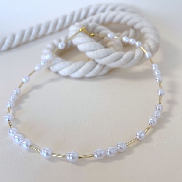 گردنبند مروارید با خط طلایی