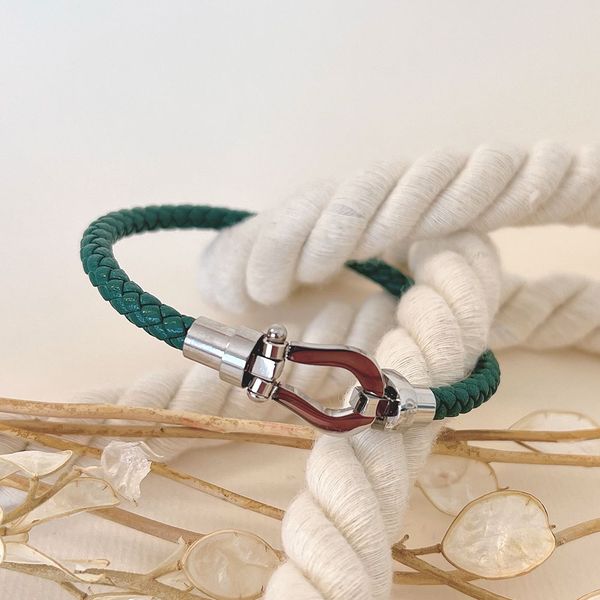 بنگل امگا مردانه نقره ای با بند سبز 