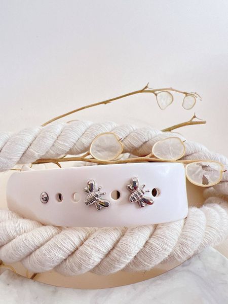 پین بند ساعت 2 عددی زنبور نقره ای 