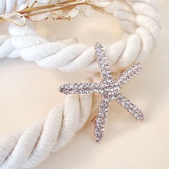 گل سینه ستاره نگین دار