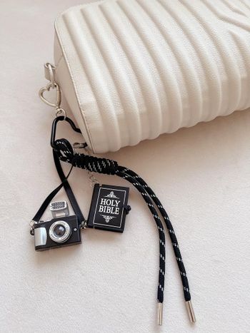 چارم بگ دوربین با بند مشکی